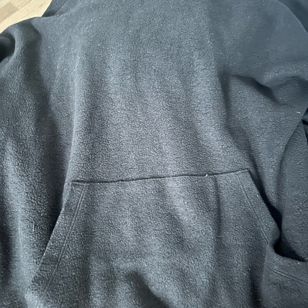 ALO Yoga Men's Black Crewneck Pullover with Kangaroo Pocket